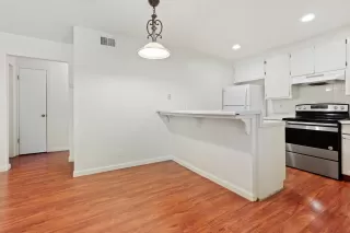 Photo #3: 20062372 Listing 