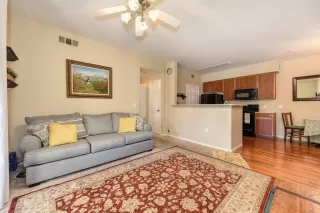 Photo #4: 20062697 Listing