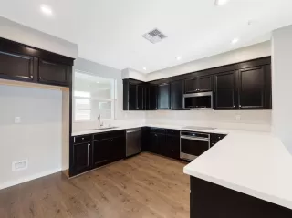 Photo #2: 20062816 Listing