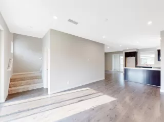 Photo #5: 20062816 Listing