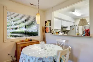 Photo #6: 20062924 Listing