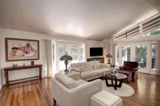 Photo #4: 20063014 Listing