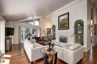 Photo #5: 20063014 Listing