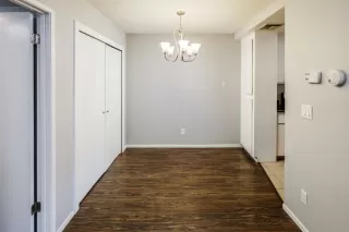 Photo #5: 20063084 Listing