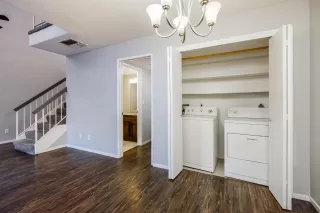 Photo #6: 20063084 Listing