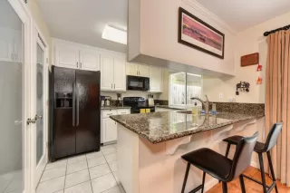 Photo #4: 20063887 Listing