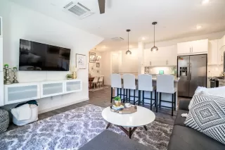 Photo #6: 20064345 Listing