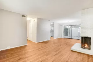 Photo #2: 20064882 Listing 