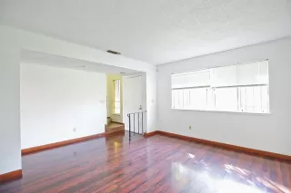 Photo #4: 20065048 Listing