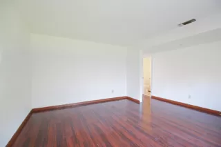 Photo #5: 20065048 Listing