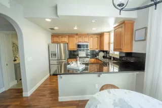 Photo #5: 20065064 Listing