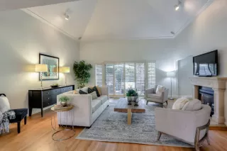 Photo #6: 20065894 Listing