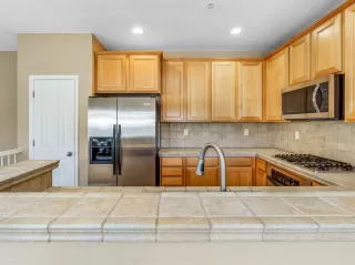 Photo #2: 20066268 Listing