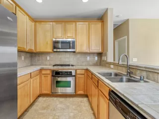 Photo #6: 20066268 Listing