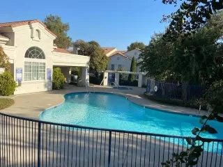 Photo #2: 20066313 Listing 