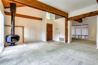 Photo #5: 20066451 Listing