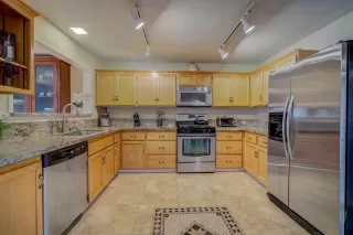 Photo #6: 20066798 Listing