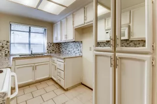 Photo #5: 20067027 Listing 