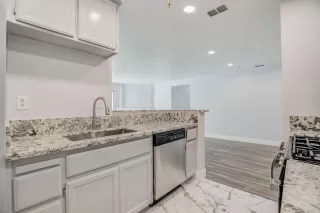 Photo #6: 20067159 Listing 