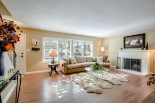 Photo #4: 20067955 Listing