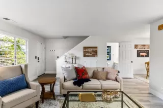 Photo #6: 20068073 Listing