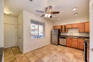 Photo #5: 20068785 Listing