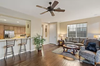 Photo #4: 20068796 Listing