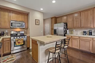 Photo #5: 20068796 Listing