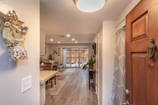 Photo #6: 20069228 Listing 