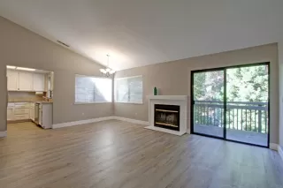 Photo #5: 20069640 Listing