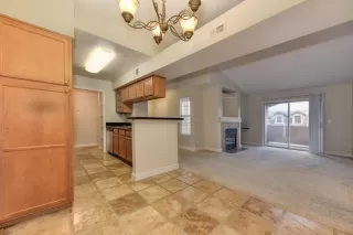 Photo #6: 20070115 Listing