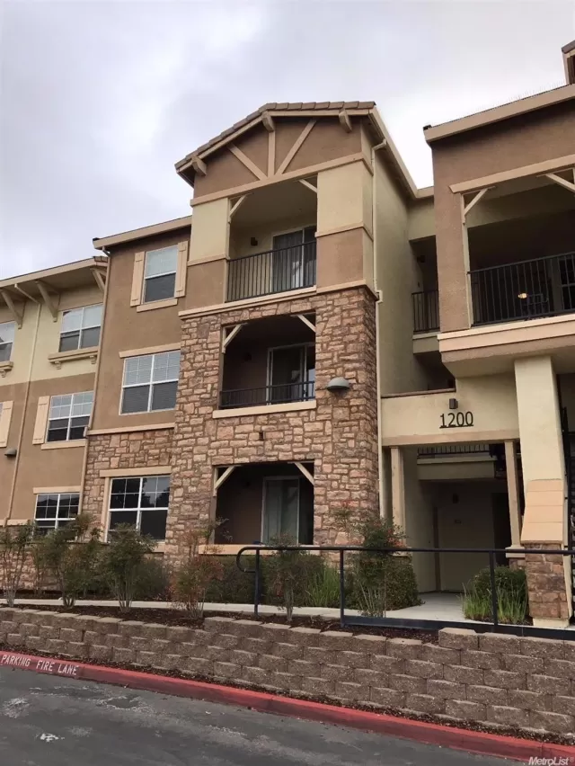 MLS: 20070420 Condo For Sale