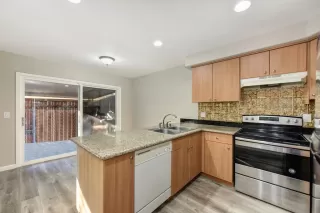 Photo #2: 20070521 Listing 