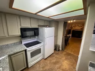 Photo #5: 20070729 Listing