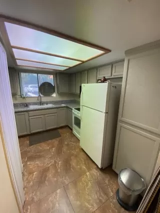 Photo #6: 20070729 Listing