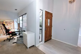 Photo #3: 20071006 Listing