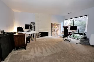 Photo #5: 20071006 Listing