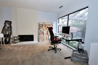 Photo #6: 20071006 Listing