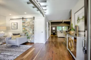 Photo #2: 20072563 Listing