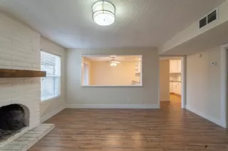 Photo #4: 20073263 Listing