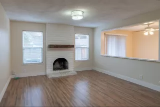 Photo #5: 20073263 Listing