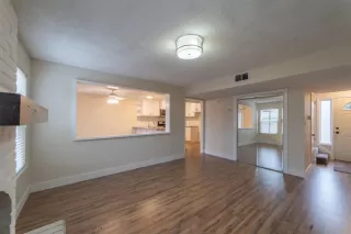 Photo #6: 20073263 Listing