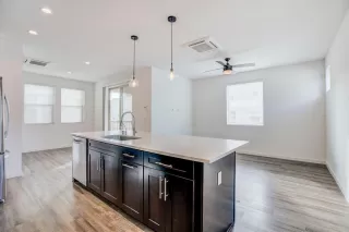 Photo #4: 20073672 Listing