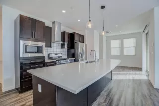 Photo #6: 20073672 Listing