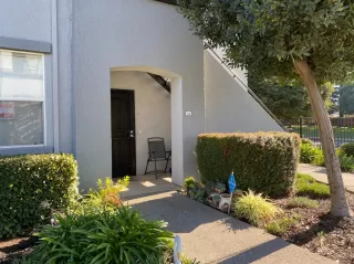Photo #2: 20074103 Listing 