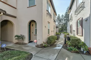 Photo #1: 20074320 Listing 