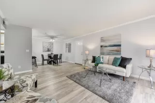 Photo #4: 20074427 Listing