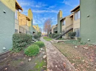 Photo #3: 20074509 Listing