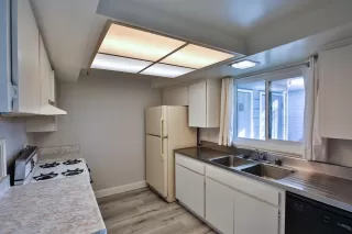 Photo #5: 20074551 Listing