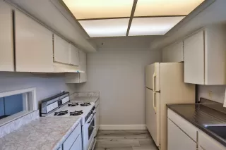 Photo #6: 20074551 Listing